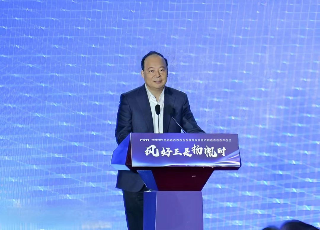 02-配文插图-yp电子董事长、总经理曾毓群发表致辞.png